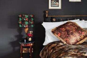 בית מלון כפרי The Harrison Chambers Of Distinction