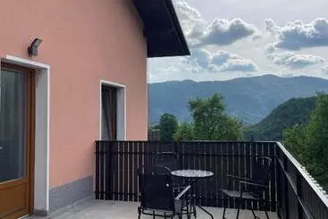 آپارتمان‌های توریست‌ها Apartmaji Uršič
