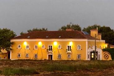 Charm Azenha Dóbidos Farm