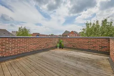 آپارتمان‌های توریست‌ها Derby City Centre   Train Station Roof Terrace House 3 Bed