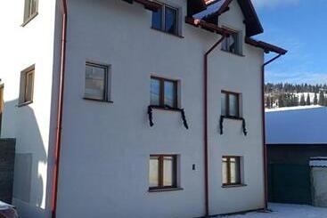 Pensiune De La Mare La Munte