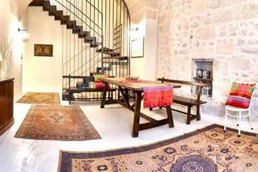 تختخواب و صبحانه Dimora Vico Dei Nohi