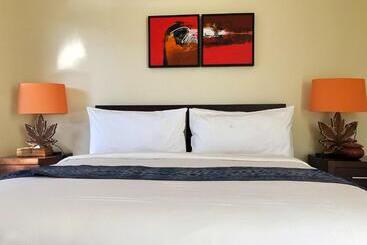 Жильё для туристов Lombok Sunset Bay Resort