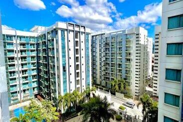 هتل آپارتمان Two Palm Tree Villas