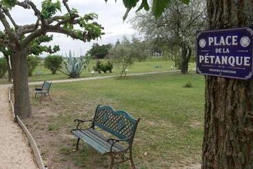 민박 Mas Maurane Roulotte Avec Spa Privé Aux Portes D Arles