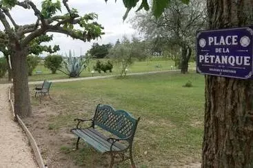 Aamiaismajoitus (B&B) Mas Maurane Roulotte Avec Spa Privé Aux Portes D Arles