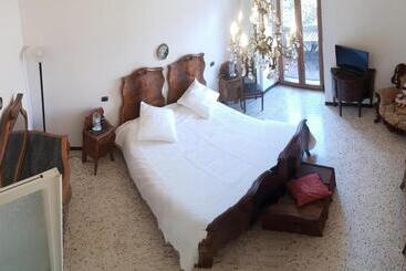 ペンション Glam Resort G H O S T E L