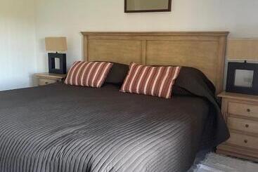 آپارتمانهای توریستها Spacious Ground Floor Luxury Apartment With Underground Parking