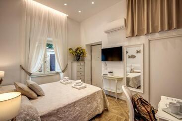 민박 Sorrento Square Suites