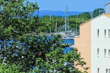 Pisos turísticos Appartement Proche Port Et Mer Avec Wifi Et Climatisation