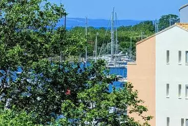 ツーリストアパートメント Appartement Proche Port Et Mer Avec Wifi Et Climatisation