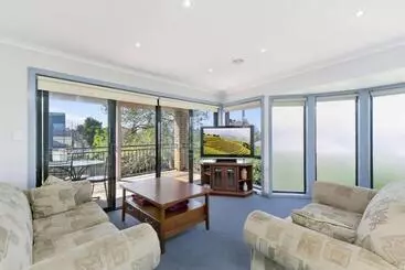 ツーリストアパートメント Enormous Torquay Beach Lodge   3 Mins To Beach