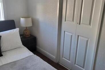 ペンション 140 Bond