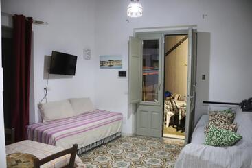 آپارتمانهای توریستها Studio 18