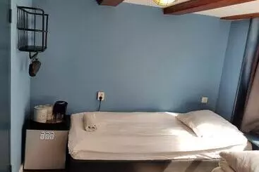 تختخواب و صبحانه Urban Vibes Guesthouse