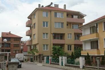 Пансион House Ogledalovi