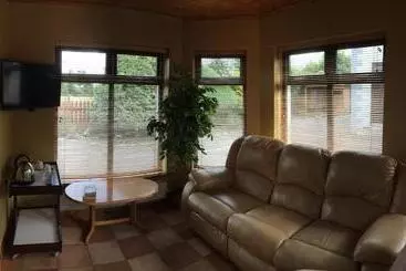 Johnny B S B&b