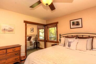 آپارتمانهای توریستها 389 Romantic Snowcreek Retreat Near Creek