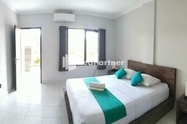 Отель Pondok Sentana Guest House At Jalan Raya Uluwatu Redpartner