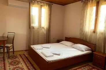 Majatalo Guest Rooms Donovi