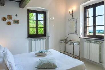 דירות לתיירים Casa Melograno 11&2, Emma Villas