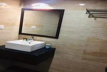 Hotel Exquisite Stay Near Main Market