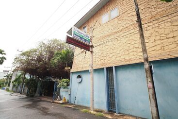 Hotel Oyo 1003 Naklua House