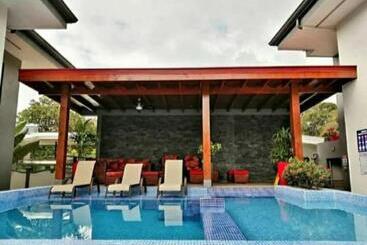 هتل Ballena Paradise Aparta