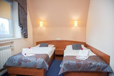 酒店 Oberża Pod Różą Restauracja, Sauny, Jacuzzi