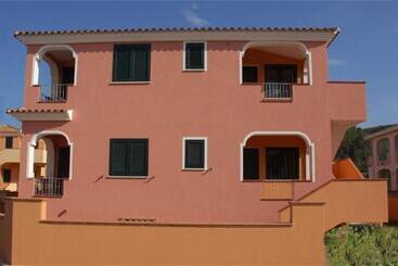 Aparthotel Appartamenti Le Ginestre E Gli Oleandri