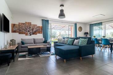 Жильё для туристов Dathona   Charmante Maison Avec Piscine Est Jardin