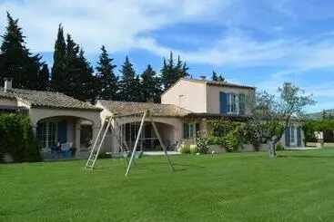 Apartamentos turísticos Part Of House With Pool To Share, 2 Persons, In Cheval Blanc, Luberon, Provence