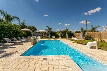 Turista apartmanok Resort Almaredamarra Con Piscina E Idromassaggio Sul Mare