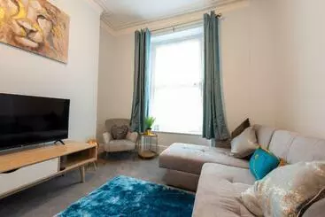 Turistihuoneistot St James Place 4 Bed Apt With Joivy