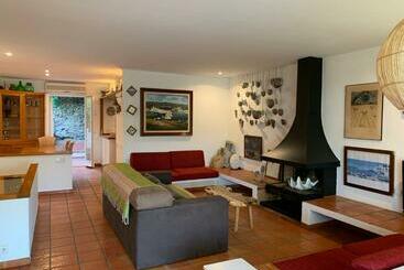 ツーリストアパートメント Can Ramon Casa Con Garaje