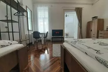 Apartamenty turystyczne Déri Kert Apartmanház A