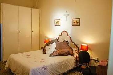 ツーリストアパートメント Oudtshoorn Self Catering Home