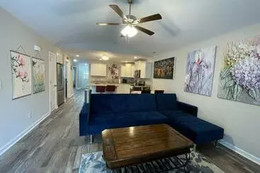 ツーリストアパートメント Sleep 10, New Construction Home, Half Mile To Beach, 3 Bd 2 Ba, 6 Beds