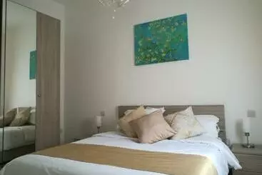 آپارتمان‌های توریست‌ها The Premier Suite   Fully Airconditioned   Ample Parking