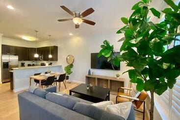 ツーリストアパートメント Amazing 1 Br Apartment 5 Min From Waterfront Park