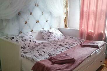 Жильё для туристов Hortenzia Apartman