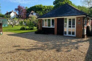 דירות לתיירים Quiet Coastal Cottage, Perfect For Walkers Due To Its Natural Location