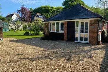 Turistihuoneistot Quiet Coastal Cottage, Perfect For Walkers Due To Its Natural Location