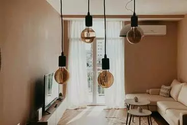 آپارتمان‌های توریست‌ها S T R E H ë Z A