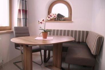 Отель Haus Schoene Aussicht