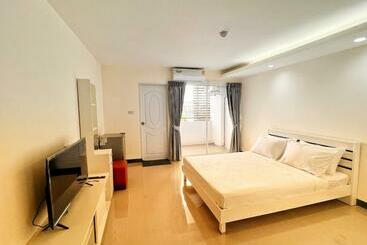 Turistihuoneistot สิรสรร เพลส