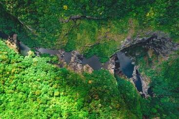 آپارتمانهای توریستها Ti Baz Beach House With Mountain View