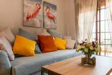 ツーリストアパートメント ático Con Terraza Solárium Y Piscina 4 6 Personas Wifi A/c