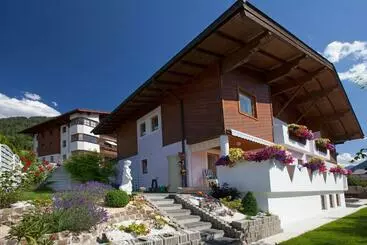 ツーリストアパートメント Haus Hamburg