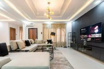 ツーリストアパートメント Silhouette Apartment